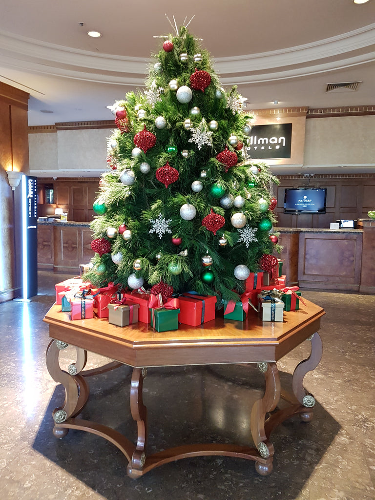 Four beautiful Christmas Tree Decoration collections to make the decision easy!